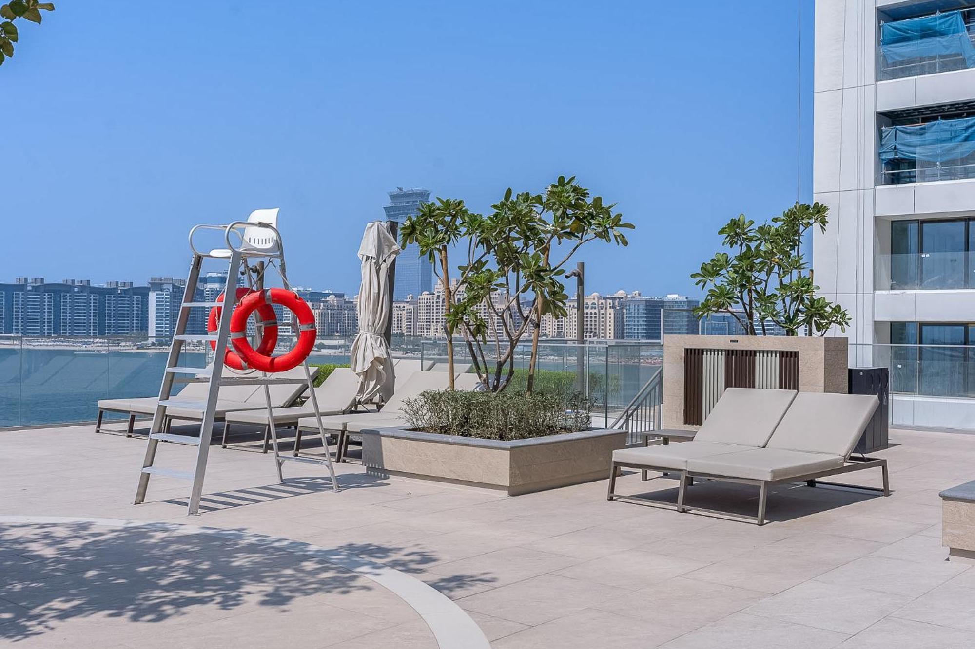 Serene Sea View Unit In Iconic Emaar Beachfront Apartment *