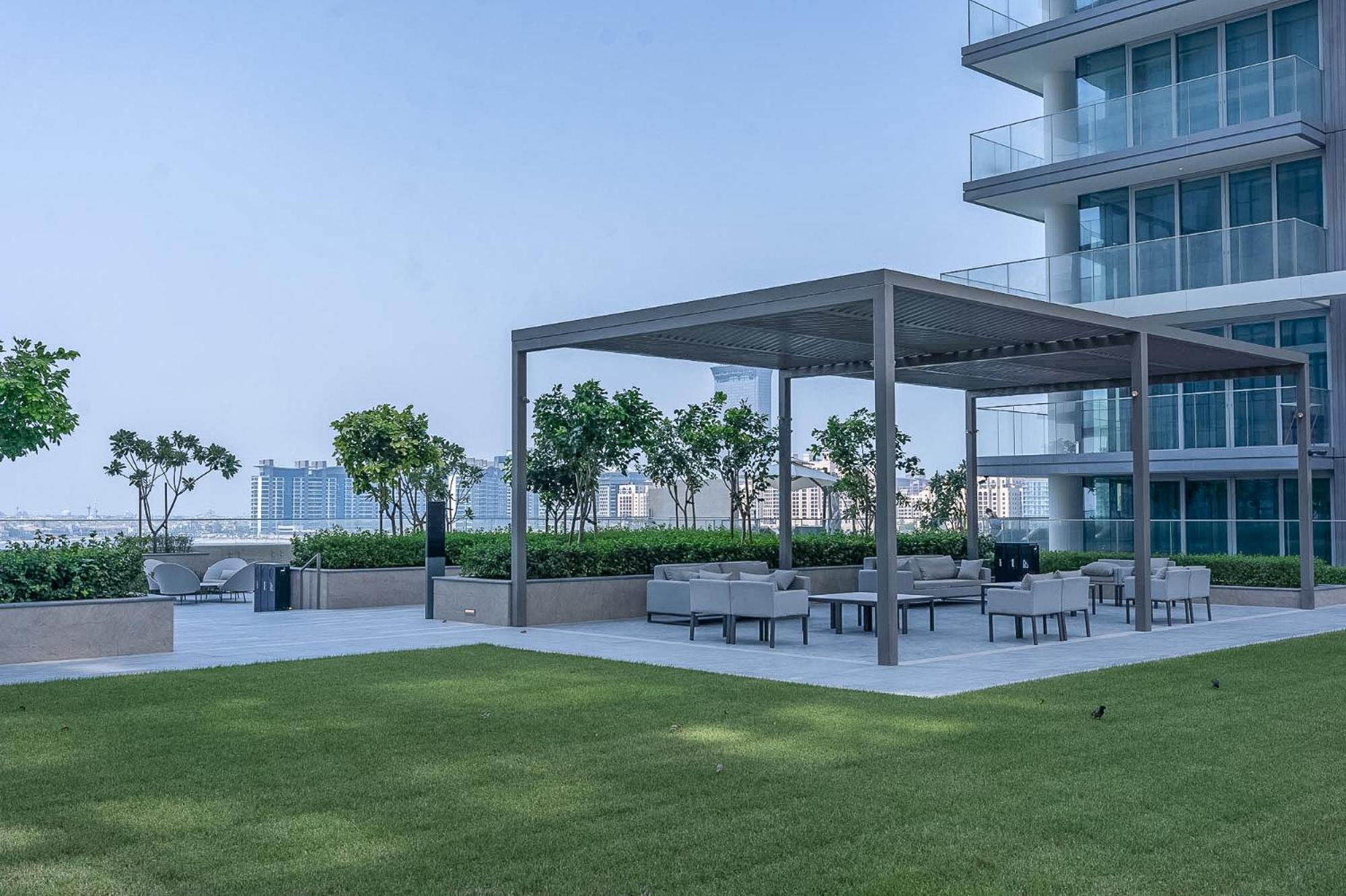 Serene Sea View Unit In Iconic Emaar Beachfront * Dubai