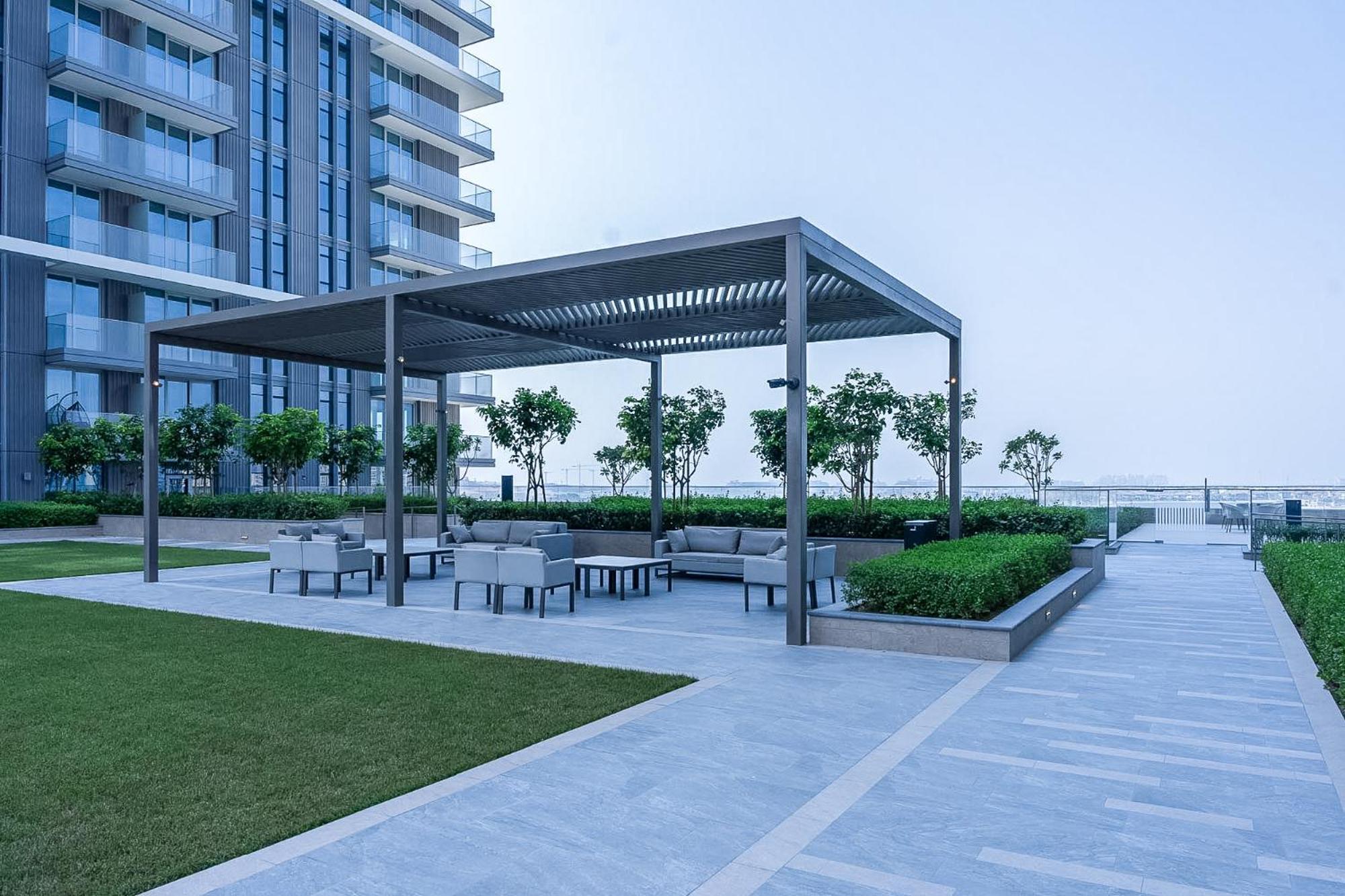 Apartment Serene Sea View Unit In Iconic Emaar Beachfront
