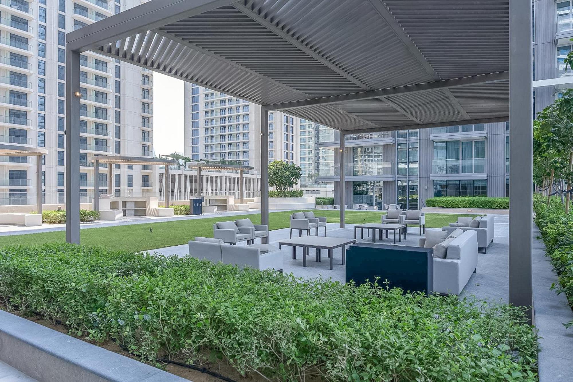 Serene Sea View Unit In Iconic Emaar Beachfront *