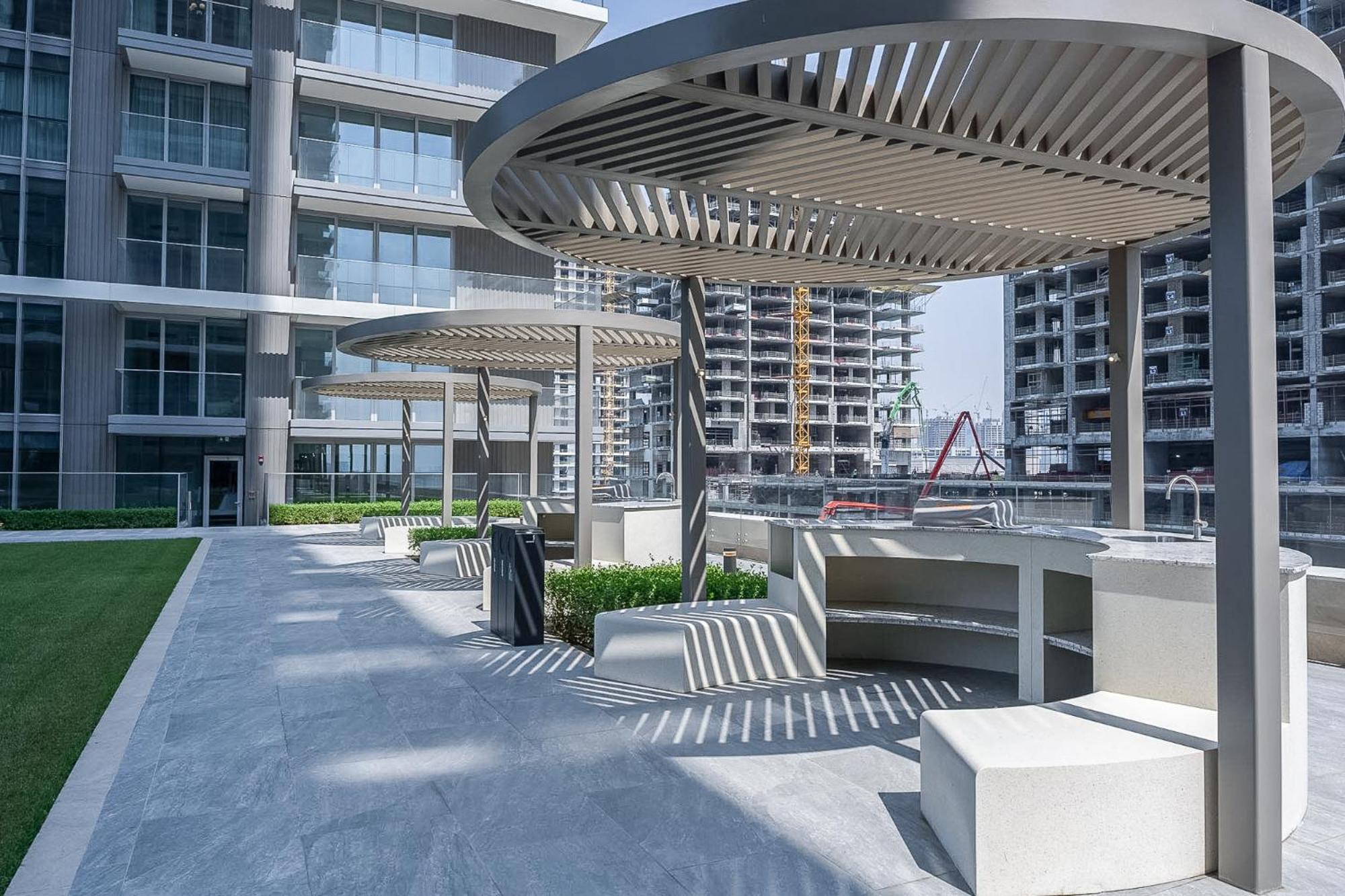 Serene Sea View Unit In Iconic Emaar Beachfront Apartment